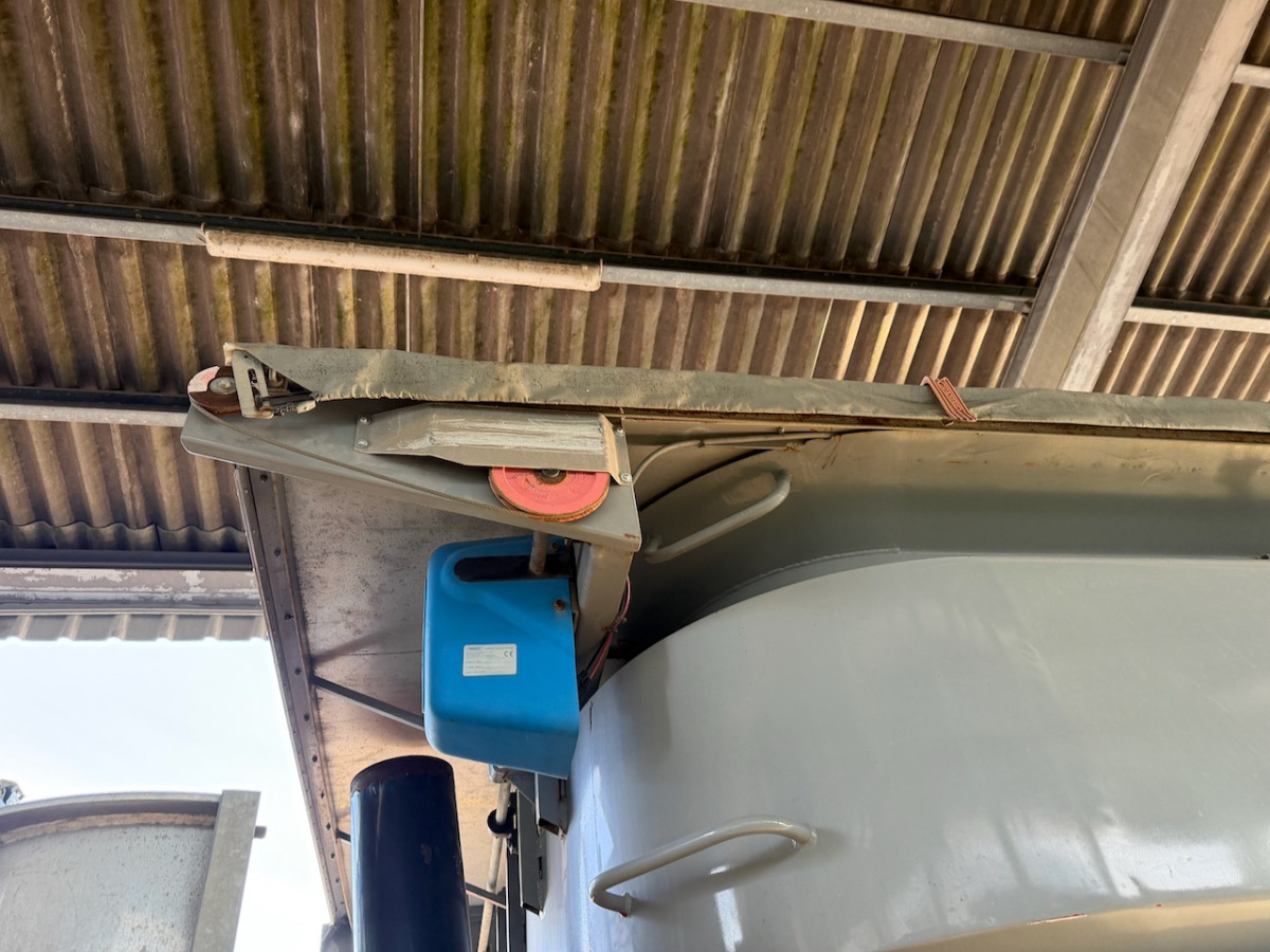 Camion benne RENAULT C520 8x4 Wechselsystem Siloki + Kipper: photos 17 Camion benne RENAULT C520 8x4 Wechselsystem Siloki + Kipper: photos 17