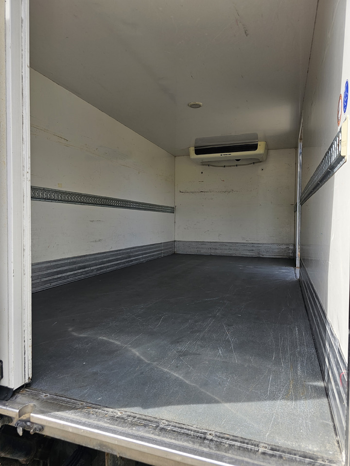 IVECO EUROCARGO 75-190 LBW Palfinger - Camion frigorifique: photos 3 IVECO EUROCARGO 75-190 LBW Palfinger - Camion frigorifique: photos 3