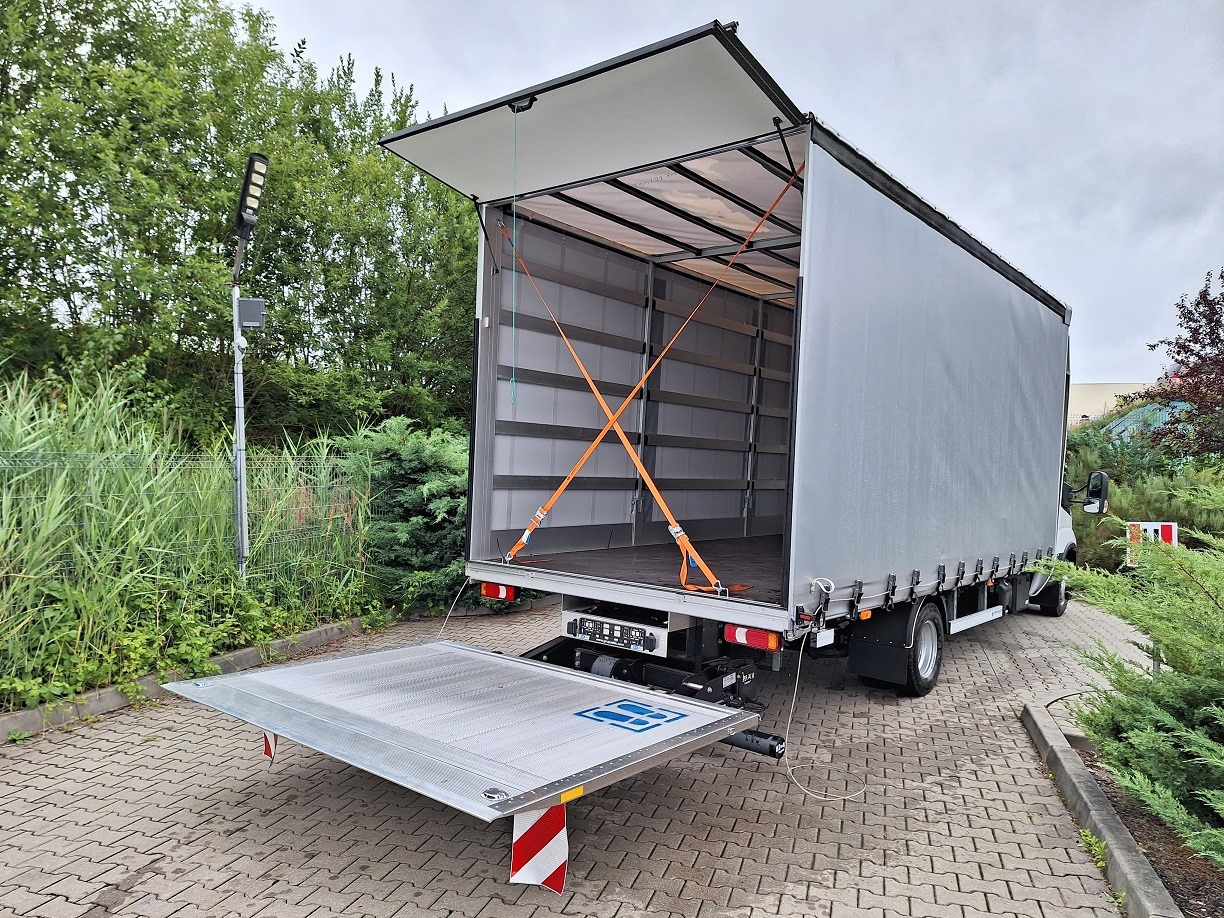 Iveco Daily 70C18 Backsleeper BÄR - Camion à rideaux coulissants: photos 5 Iveco Daily 70C18 Backsleeper BÄR - Camion à rideaux coulissants: photos 5