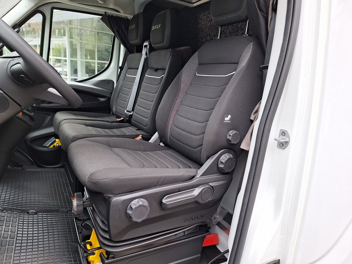 Iveco Daily 70C18 Backsleeper BÄR - Camion à rideaux coulissants: photos 3 Iveco Daily 70C18 Backsleeper BÄR - Camion à rideaux coulissants: photos 3
