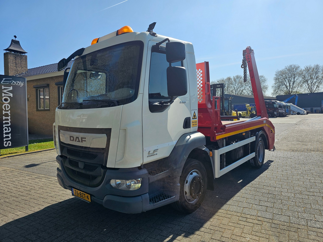 DAF LF 220 Euro 6 - Camion multibenne: photos 3 DAF LF 220 Euro 6 - Camion multibenne: photos 3