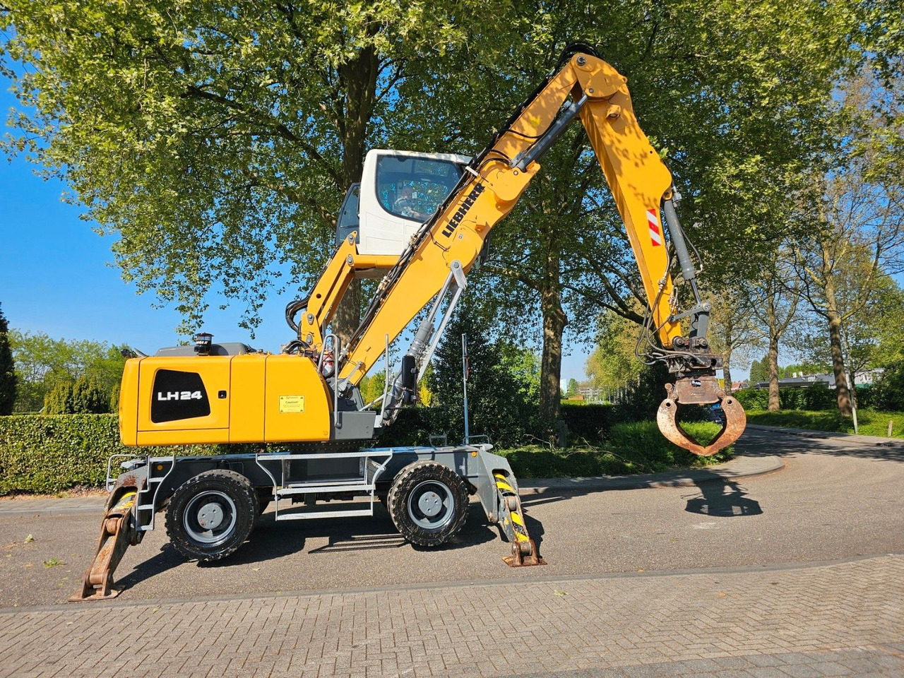Liebherr LH 24M ( GK10 ) Mit Sortiergreifer - Pelle sur pneus: photos 4 Liebherr LH 24M ( GK10 ) Mit Sortiergreifer - Pelle sur pneus: photos 4