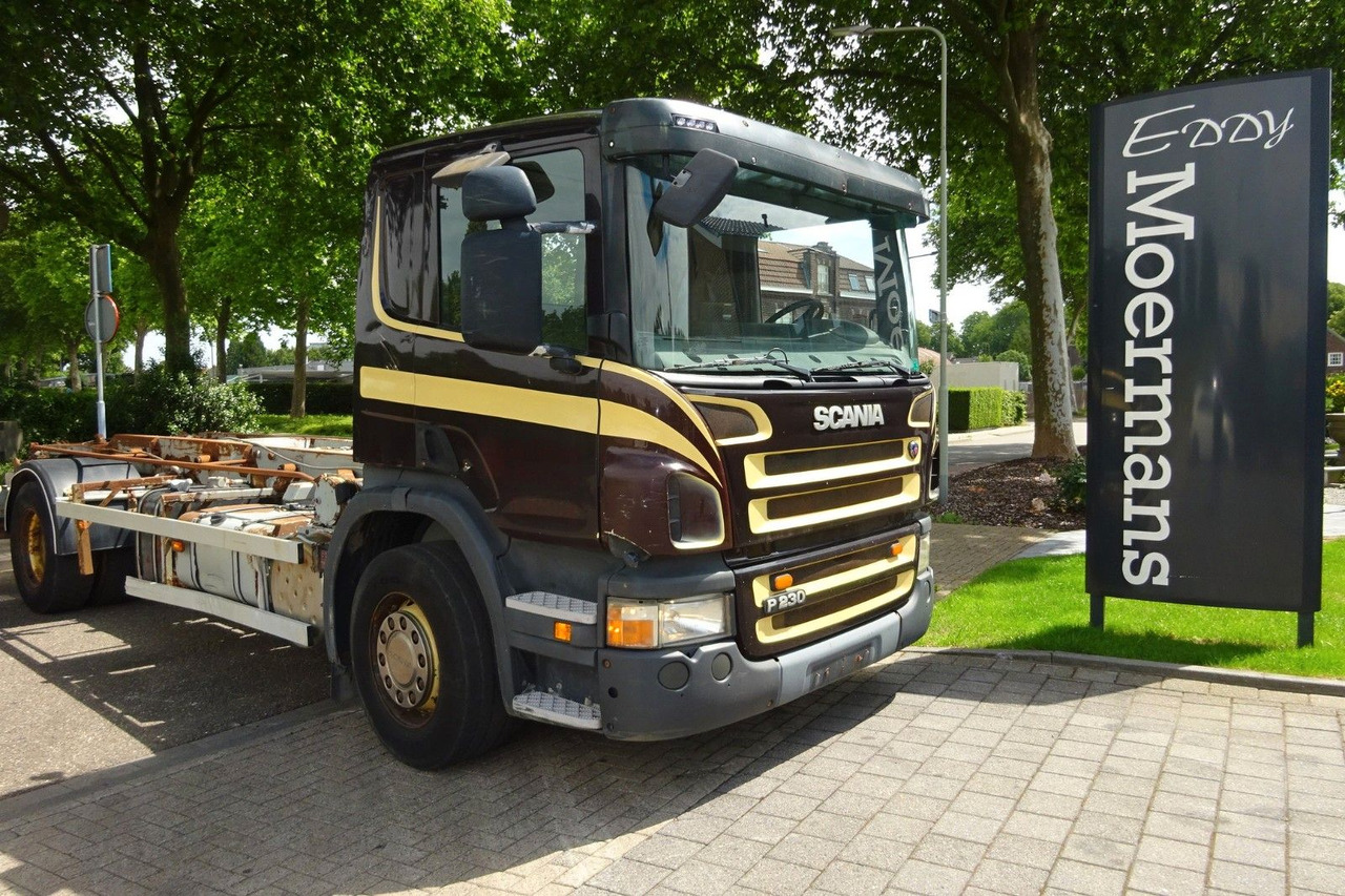 Scania P230 Cp16 - Camion ampliroll: photos 1 Scania P230 Cp16 - Camion ampliroll: photos 1