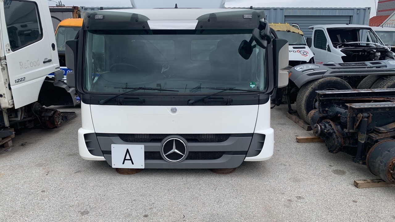 MEDIUM CAB ACTROS MP3 RHD - Cabine et intérieur pour Camion: photos 1 MEDIUM CAB ACTROS MP3 RHD - Cabine et intérieur pour Camion: photos 1