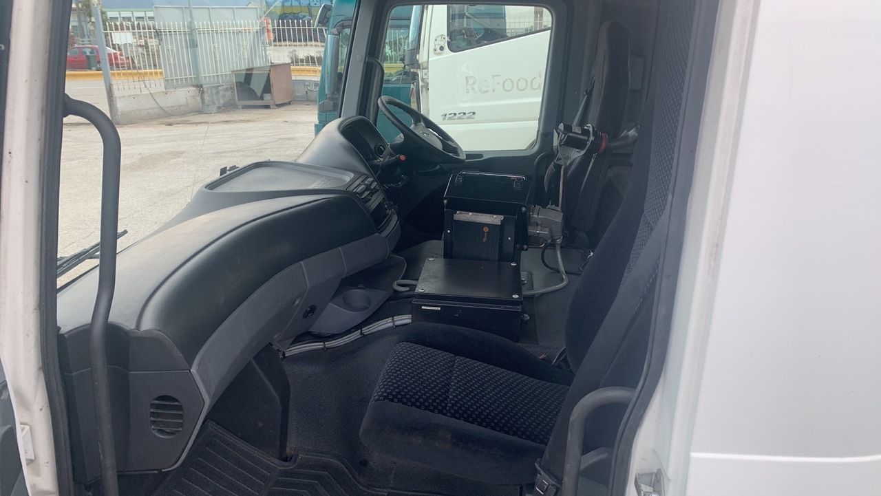 Cabine et intérieur pour Camion MEDIUM CAB ACTROS MP3 RHD: photos 7 Cabine et intérieur pour Camion MEDIUM CAB ACTROS MP3 RHD: photos 7