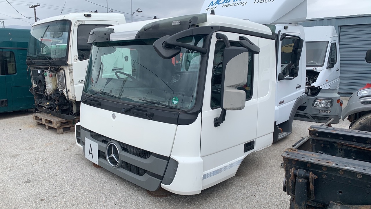 MEDIUM CAB ACTROS MP3 RHD - Cabine et intérieur pour Camion: photos 2 MEDIUM CAB ACTROS MP3 RHD - Cabine et intérieur pour Camion: photos 2