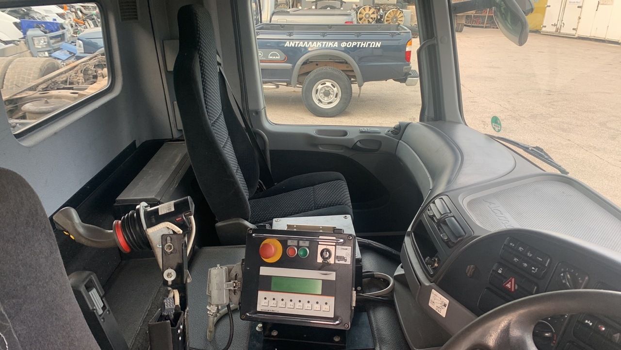 Cabine et intérieur pour Camion MEDIUM CAB ACTROS MP3 RHD: photos 6 Cabine et intérieur pour Camion MEDIUM CAB ACTROS MP3 RHD: photos 6