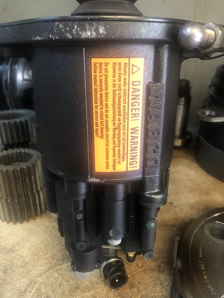 MERCEDES-BENZ ACTROS MP4 CLUTCH BOOSTER - Cylindre d'embrayage pour Camion: photos 2 MERCEDES-BENZ ACTROS MP4 CLUTCH BOOSTER - Cylindre d'embrayage pour Camion: photos 2