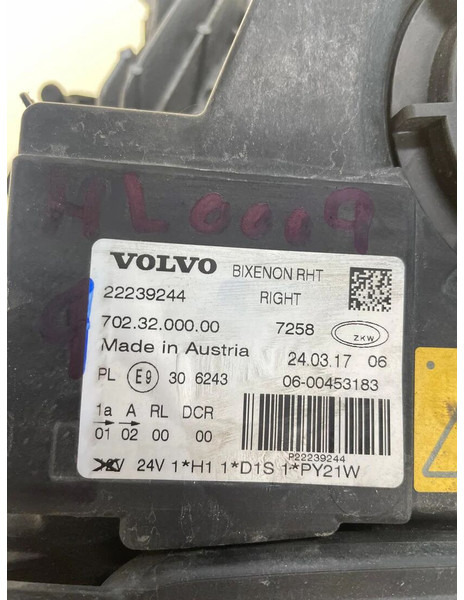 Volvo FH4 - Feu avant: photos 2 Volvo FH4 - Feu avant: photos 2