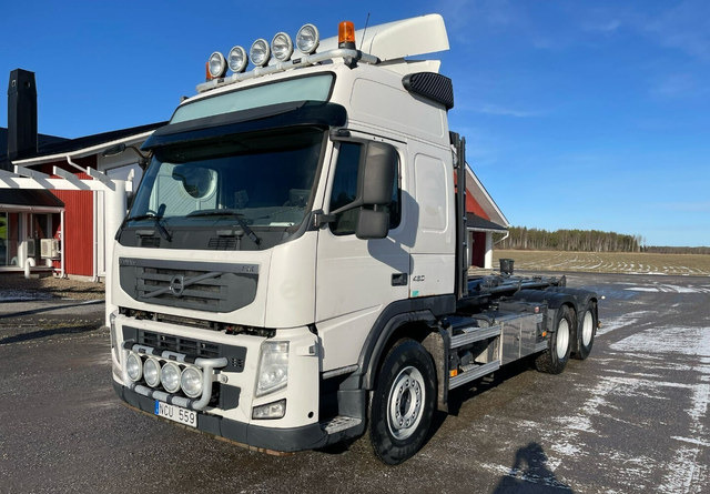 Volvo FM460 6X4 KOUKKUAUTO - Camion ampliroll: photos 3 Volvo FM460 6X4 KOUKKUAUTO - Camion ampliroll: photos 3