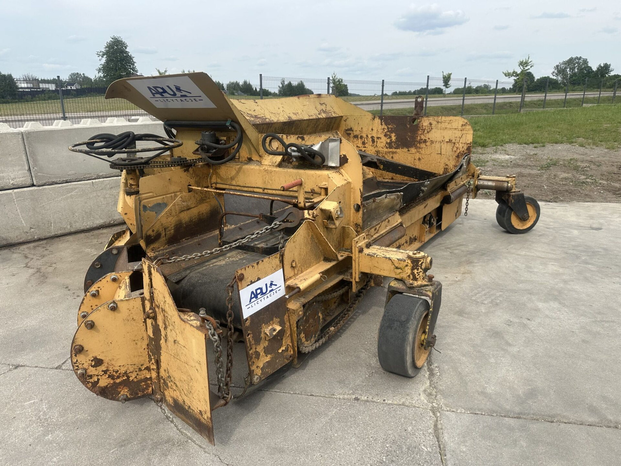 WISCONSIN ENGINE V461D poboczarka - Décapeuse: photos 1 WISCONSIN ENGINE V461D poboczarka - Décapeuse: photos 1