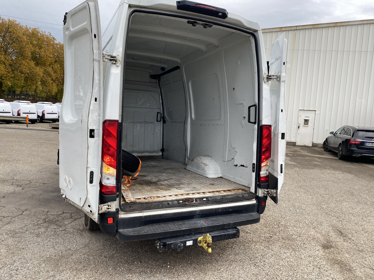 IVECO DAILY 35S18 - Fourgon utilitaire: photos 5 IVECO DAILY 35S18 - Fourgon utilitaire: photos 5