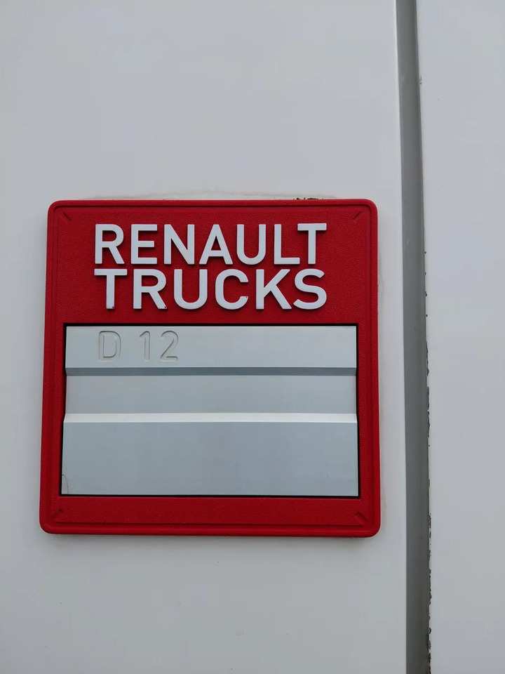 2017 Renault D12 4×2 Double Sleeper Curtainsider - Camion à rideaux coulissants: photos 5 2017 Renault D12 4×2 Double Sleeper Curtainsider - Camion à rideaux coulissants: photos 5