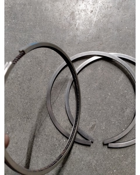 Case zuigerveren set - Pistons/ Anneaux/ Manchons pour Machine agricole: photos 2 Case zuigerveren set - Pistons/ Anneaux/ Manchons pour Machine agricole: photos 2