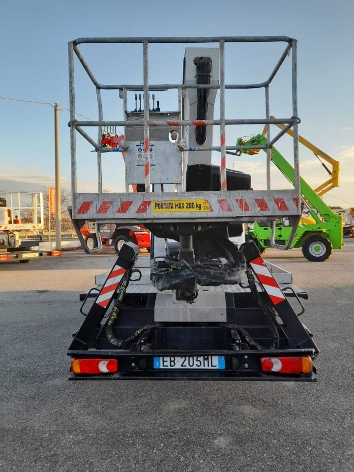 Oil & Steel 2112 - Camion avec nacelle: photos 4 Oil & Steel 2112 - Camion avec nacelle: photos 4