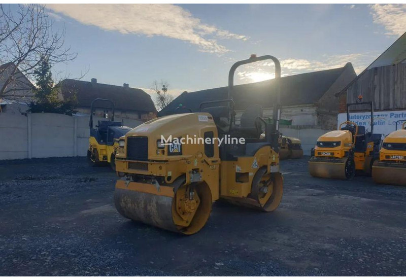 Caterpillar CB 24B road roller - Compacteur: photos 1 Caterpillar CB 24B road roller - Compacteur: photos 1