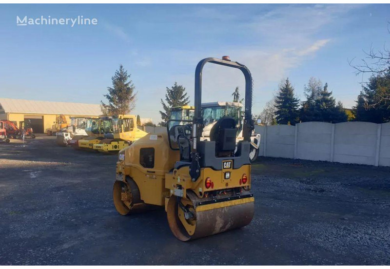 Caterpillar CB 24B road roller - Compacteur: photos 4 Caterpillar CB 24B road roller - Compacteur: photos 4