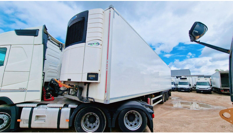 Fruehauf FST 4 FC - Semi-remorque frigorifique: photos 1 Fruehauf FST 4 FC - Semi-remorque frigorifique: photos 1