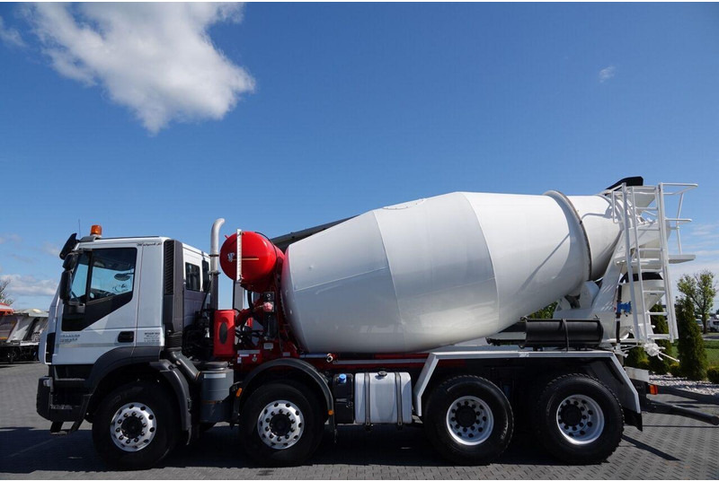 Iveco TRAKKER 410 / 8X4 / BETONOMIESZARKA 9 M3 / PUTZMEISTER / ALUFELG - Camion malaxeur: photos 3 Iveco TRAKKER 410 / 8X4 / BETONOMIESZARKA 9 M3 / PUTZMEISTER / ALUFELG - Camion malaxeur: photos 3
