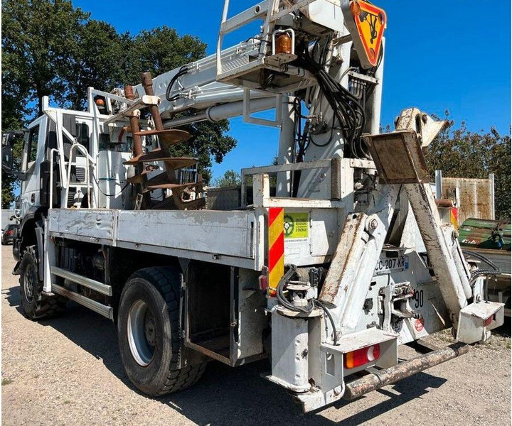 Iveco Trakker 360 - Drilling crane truck 4x4 - Foreuse: photos 4 Iveco Trakker 360 - Drilling crane truck 4x4 - Foreuse: photos 4