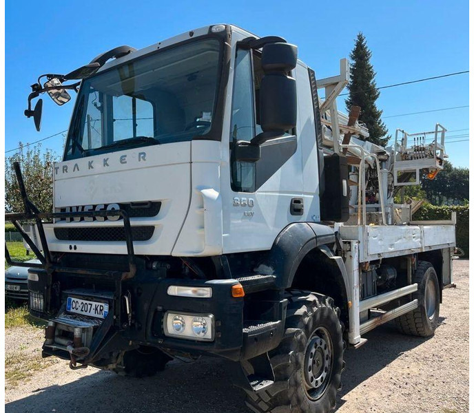 Iveco Trakker 360 - Drilling crane truck 4x4 - Foreuse: photos 1 Iveco Trakker 360 - Drilling crane truck 4x4 - Foreuse: photos 1