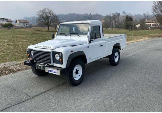 Land Rover Defender 110 - 2.2 Td4 4x4 Platós - Utilitaire plateau: photos 1 Land Rover Defender 110 - 2.2 Td4 4x4 Platós - Utilitaire plateau: photos 1