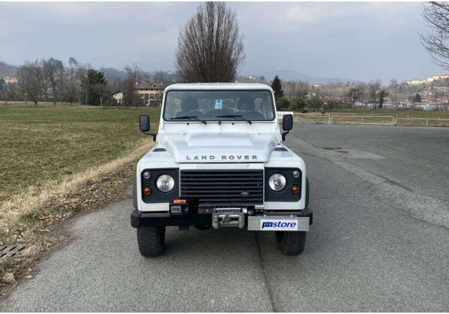 Land Rover Defender 110 - 2.2 Td4 4x4 Platós - Utilitaire plateau: photos 3 Land Rover Defender 110 - 2.2 Td4 4x4 Platós - Utilitaire plateau: photos 3