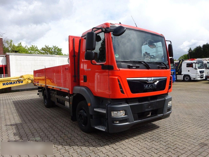 MAN 15.250 TGM Flatbed - Camion plateau: photos 5 MAN 15.250 TGM Flatbed - Camion plateau: photos 5