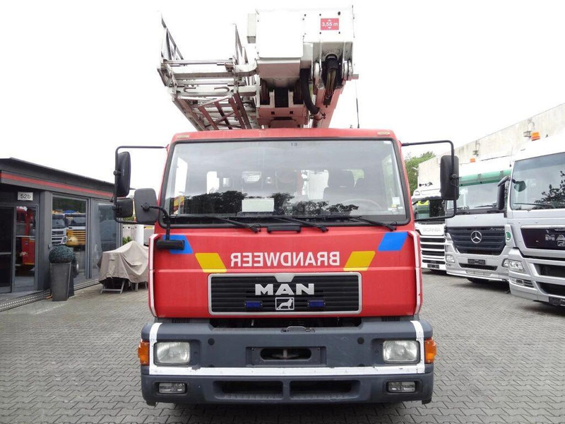 MAN 18.284 L2000 - Fire truck+ladder lift - Camion de pompier: photos 2 MAN 18.284 L2000 - Fire truck+ladder lift - Camion de pompier: photos 2