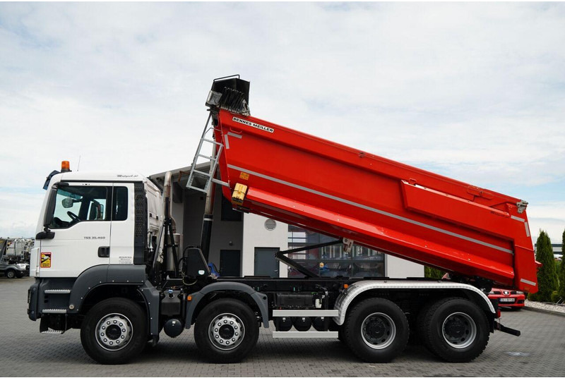 MAN TGS 35.460 / 8X4 / WYWROTKA TYLNOZSYPOWA / HYDROKLAPA / 2018 ROK - Camion benne: photos 2 MAN TGS 35.460 / 8X4 / WYWROTKA TYLNOZSYPOWA / HYDROKLAPA / 2018 ROK - Camion benne: photos 2