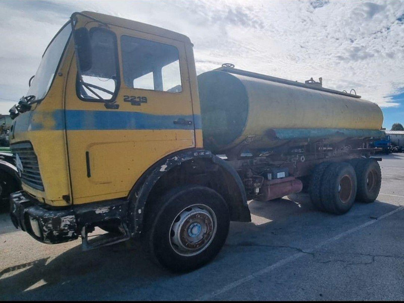 Mercedes-Benz 2219 6x4 Vízszállító Tartálykocsi - Camion citerne: photos 2 Mercedes-Benz 2219 6x4 Vízszállító Tartálykocsi - Camion citerne: photos 2