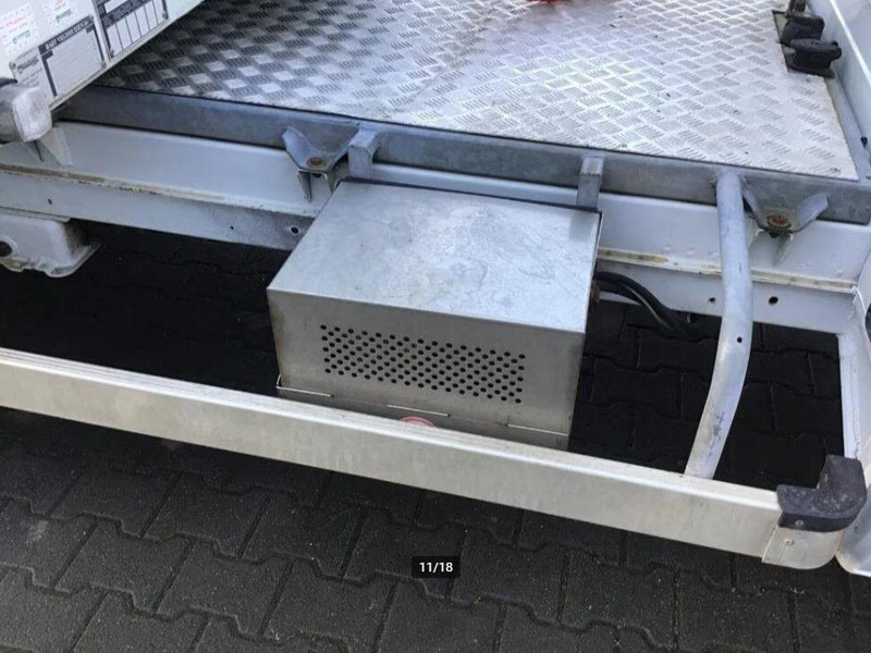 Mercedes-Benz 413 CDI BE Mini Trekker + Workshop Trailer - Tracteur routier BE: photos 5 Mercedes-Benz 413 CDI BE Mini Trekker + Workshop Trailer - Tracteur routier BE: photos 5