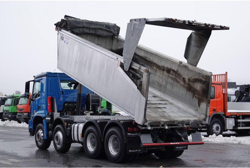 Mercedes-Benz AROCS 3243 / 8x4 / WYWROTKA 20m3 / TYLNOZSYP / EURO 6 / OPONY 10 - Camion benne: photos 3 Mercedes-Benz AROCS 3243 / 8x4 / WYWROTKA 20m3 / TYLNOZSYP / EURO 6 / OPONY 10 - Camion benne: photos 3