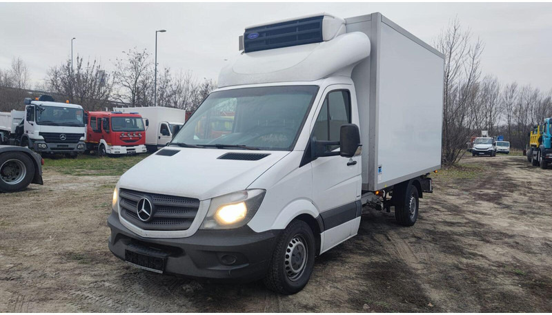 Mercedes-Benz Sprinter 316 cdi - Carrier Xarios 500 frigo - 3,5t - 220V - Utilitaire frigorifique: photos 2 Mercedes-Benz Sprinter 316 cdi - Carrier Xarios 500 frigo - 3,5t - 220V - Utilitaire frigorifique: photos 2