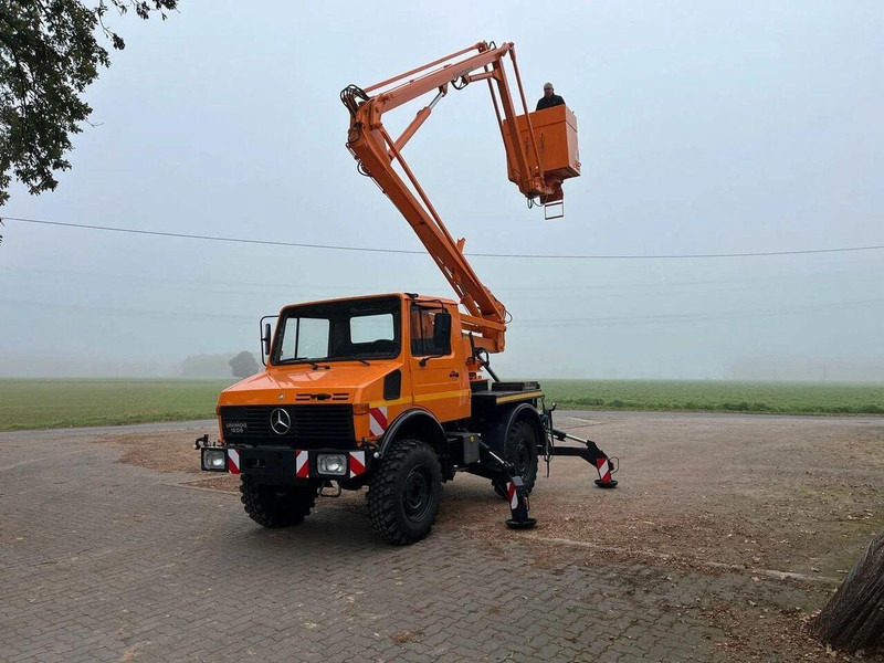 Mercedes-Benz Unimog 1200 4x4 - Lifting basket - Camion avec nacelle, Camion grue: photos 3 Mercedes-Benz Unimog 1200 4x4 - Lifting basket - Camion avec nacelle, Camion grue: photos 3