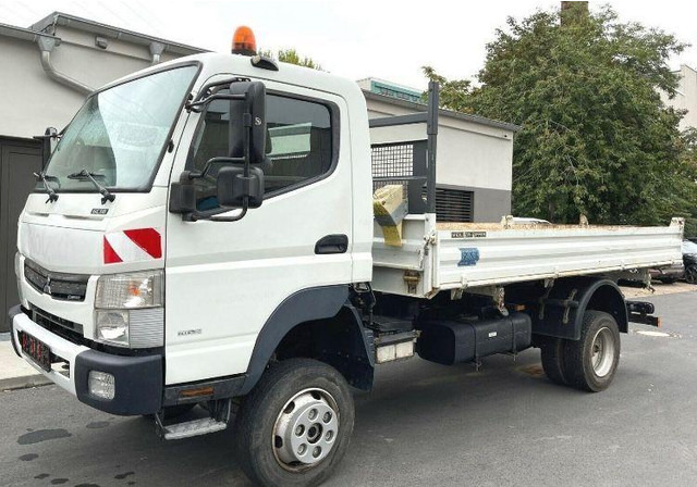 Mitsubishi Fuso 4x4 3 way tipper - Camion benne: photos 1 Mitsubishi Fuso 4x4 3 way tipper - Camion benne: photos 1