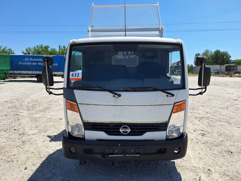 Nissan Cabstar 2,5 TDi - 3 sided Tipper - Utilitaire benne: photos 3 Nissan Cabstar 2,5 TDi - 3 sided Tipper - Utilitaire benne: photos 3