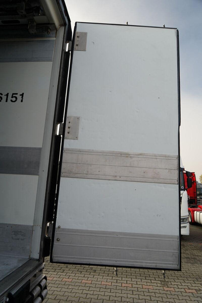 Semi-remorque frigorifique Schmitz Cargobull CHŁODNIA / THERMO KING SLX 300 / HAKÓWKA / OŚ PODNOSZONA / KOSZ: photos 14 Semi-remorque frigorifique Schmitz Cargobull CHŁODNIA / THERMO KING SLX 300 / HAKÓWKA / OŚ PODNOSZONA / KOSZ: photos 14