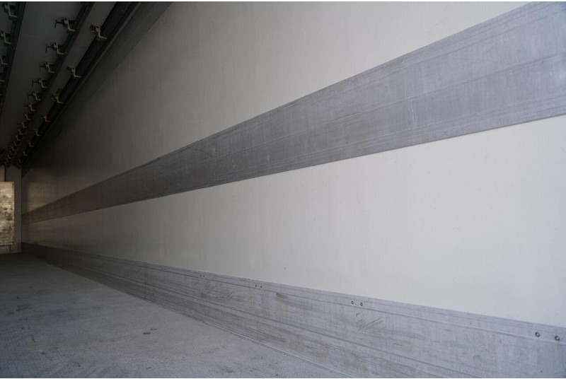 Semi-remorque frigorifique Schmitz Cargobull CHŁODNIA / THERMO KING SLX 300 / HAKÓWKA / OŚ PODNOSZONA / KOSZ: photos 17 Semi-remorque frigorifique Schmitz Cargobull CHŁODNIA / THERMO KING SLX 300 / HAKÓWKA / OŚ PODNOSZONA / KOSZ: photos 17