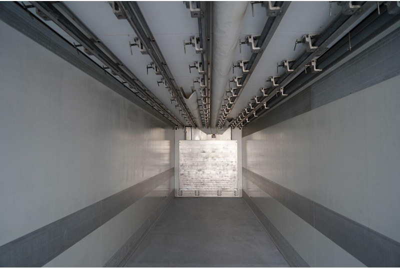 Semi-remorque frigorifique Schmitz Cargobull CHŁODNIA / THERMO KING SLX 300 / HAKÓWKA / OŚ PODNOSZONA / KOSZ: photos 20 Semi-remorque frigorifique Schmitz Cargobull CHŁODNIA / THERMO KING SLX 300 / HAKÓWKA / OŚ PODNOSZONA / KOSZ: photos 20