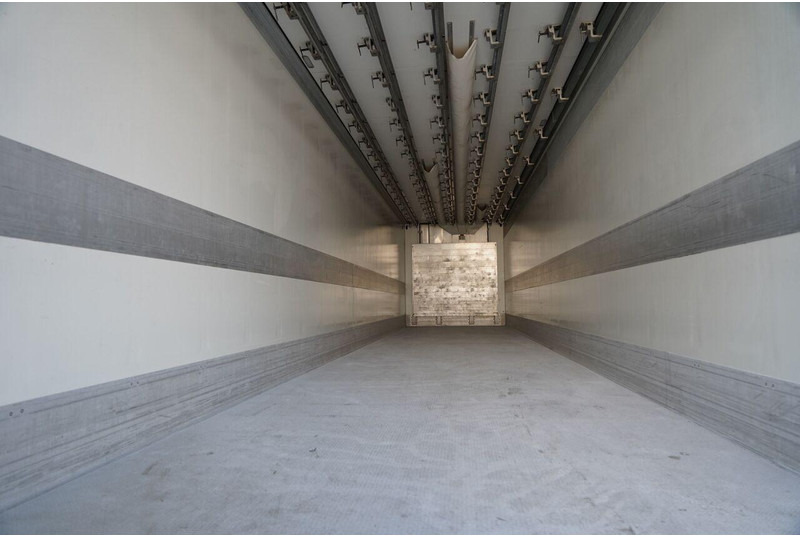 Semi-remorque frigorifique Schmitz Cargobull CHŁODNIA / THERMO KING SLX 300 / HAKÓWKA / OŚ PODNOSZONA / KOSZ: photos 15 Semi-remorque frigorifique Schmitz Cargobull CHŁODNIA / THERMO KING SLX 300 / HAKÓWKA / OŚ PODNOSZONA / KOSZ: photos 15