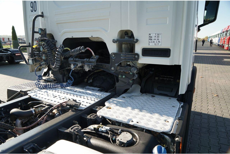 Tracteur routier Scania P 450 / RETARDER / HYDRAULIKA / NISKA KABINA: photos 16 Tracteur routier Scania P 450 / RETARDER / HYDRAULIKA / NISKA KABINA: photos 16