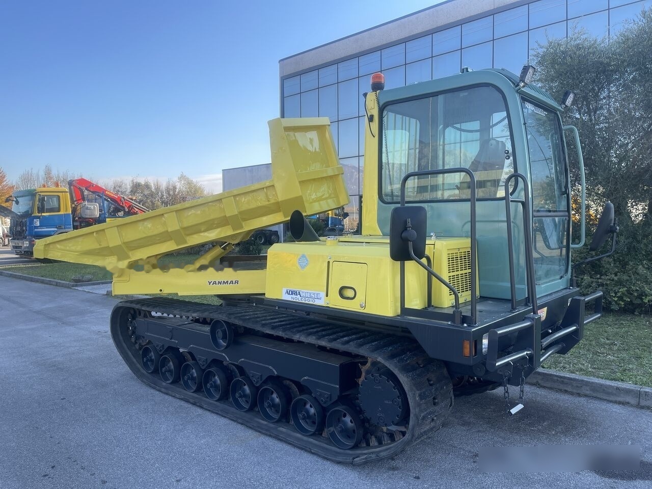 Yanmar C50 - Tombereau sur chenilles: photos 1 Yanmar C50 - Tombereau sur chenilles: photos 1
