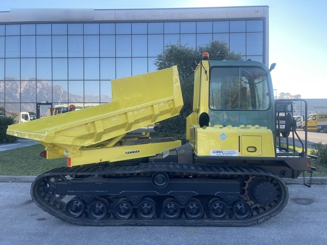 Yanmar C50 - Tombereau sur chenilles: photos 2 Yanmar C50 - Tombereau sur chenilles: photos 2