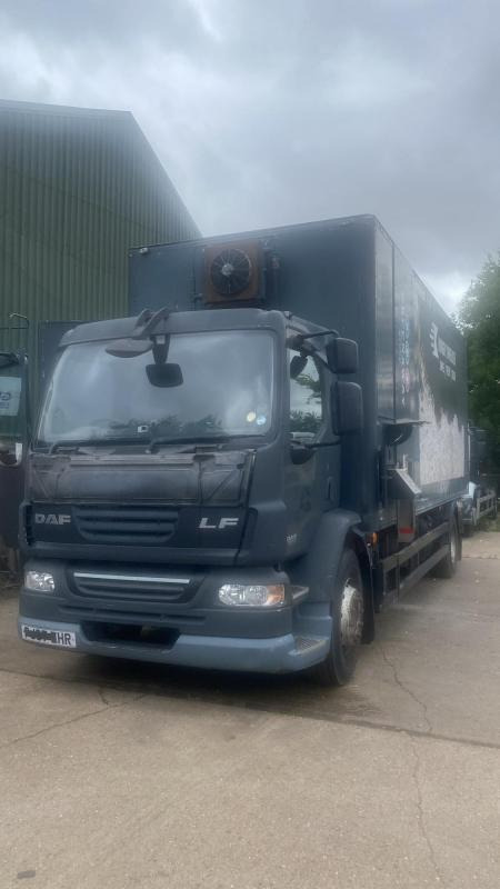 DAF LF 55-220 18 Ton Boxvan Fitted paper and Fabric Shredding Machine - Camion fourgon, Véhicule de voirie/ Spécial: photos 1 DAF LF 55-220 18 Ton Boxvan Fitted paper and Fabric Shredding Machine - Camion fourgon, Véhicule de voirie/ Spécial: photos 1