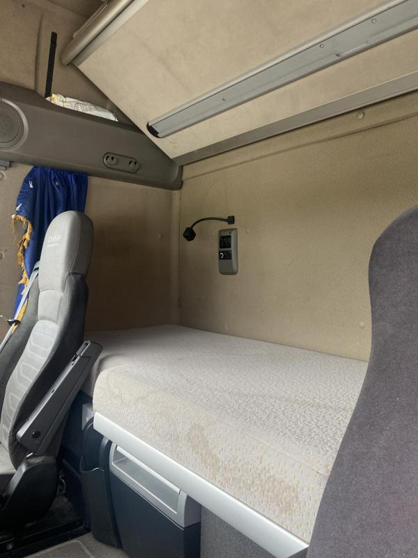 DAF XF Euro 5 105-460 4x2 Super Space Cab 4x2 XF Super Space cab Auto - Tracteur routier: photos 5 DAF XF Euro 5 105-460 4x2 Super Space Cab 4x2 XF Super Space cab Auto - Tracteur routier: photos 5