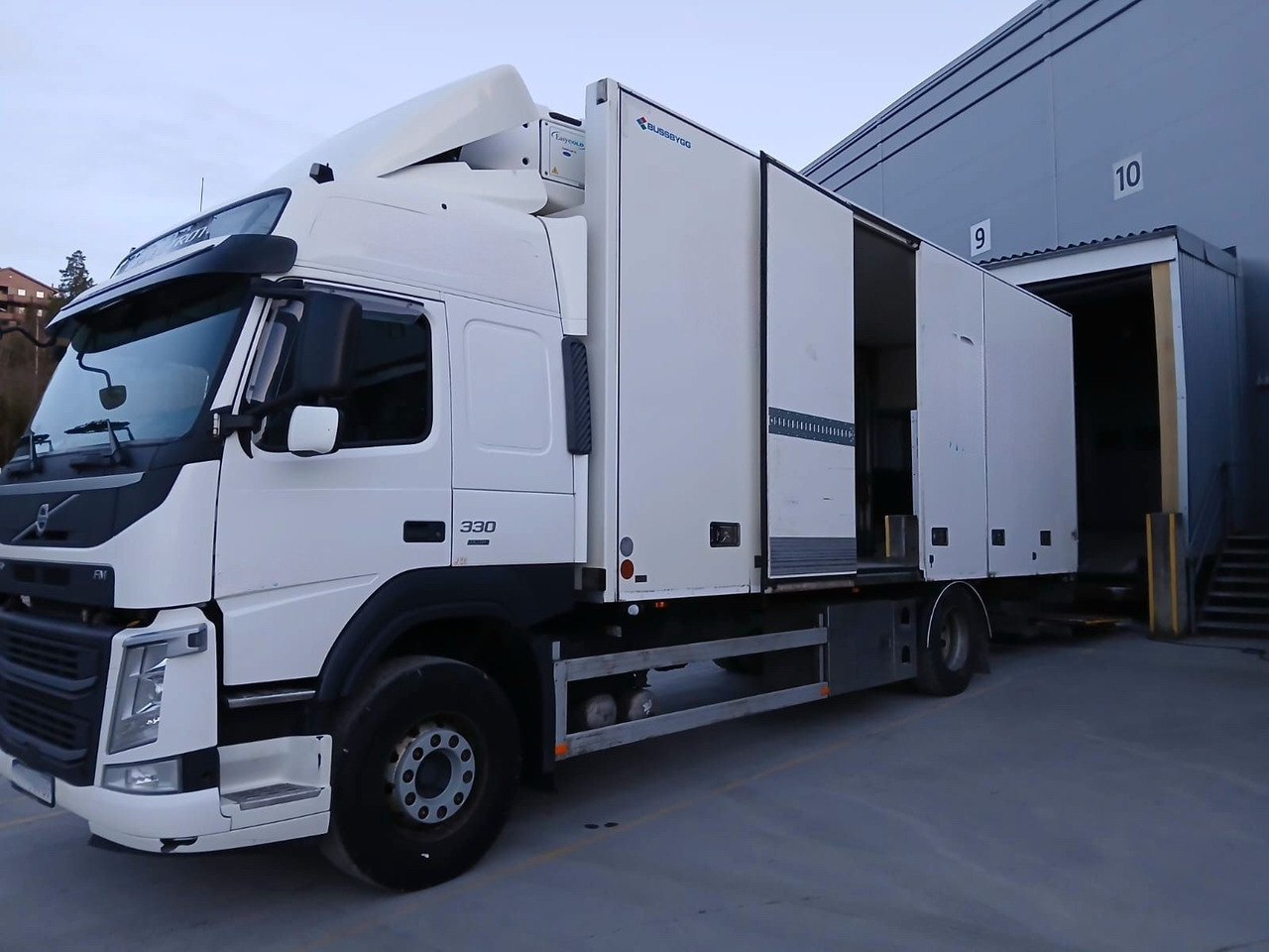 Volvo FM330 / Carrier Supra 850 nordic - Camion frigorifique: photos 1 Volvo FM330 / Carrier Supra 850 nordic - Camion frigorifique: photos 1