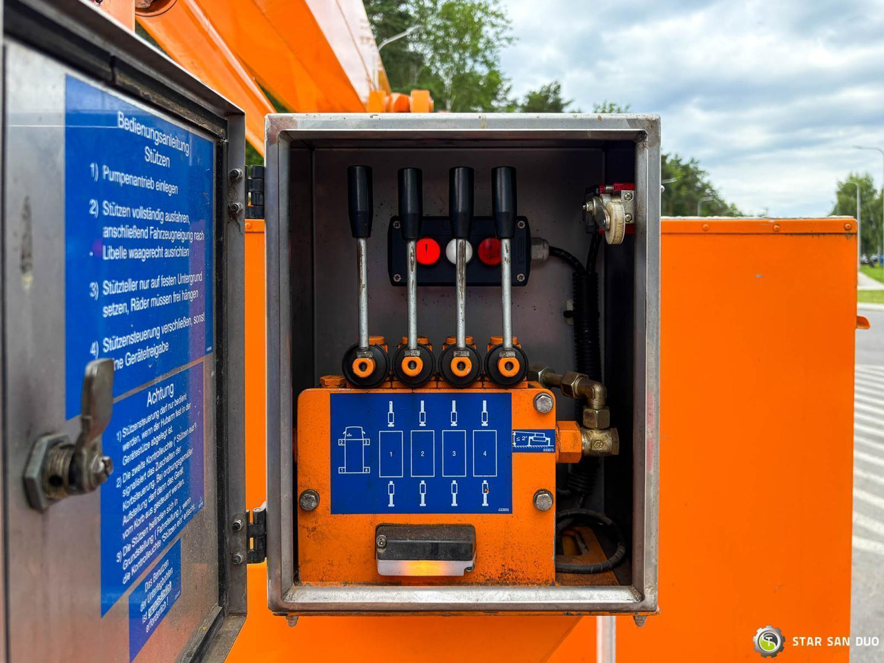 Camion avec nacelle : photos 23 Camion avec nacelle : photos 23