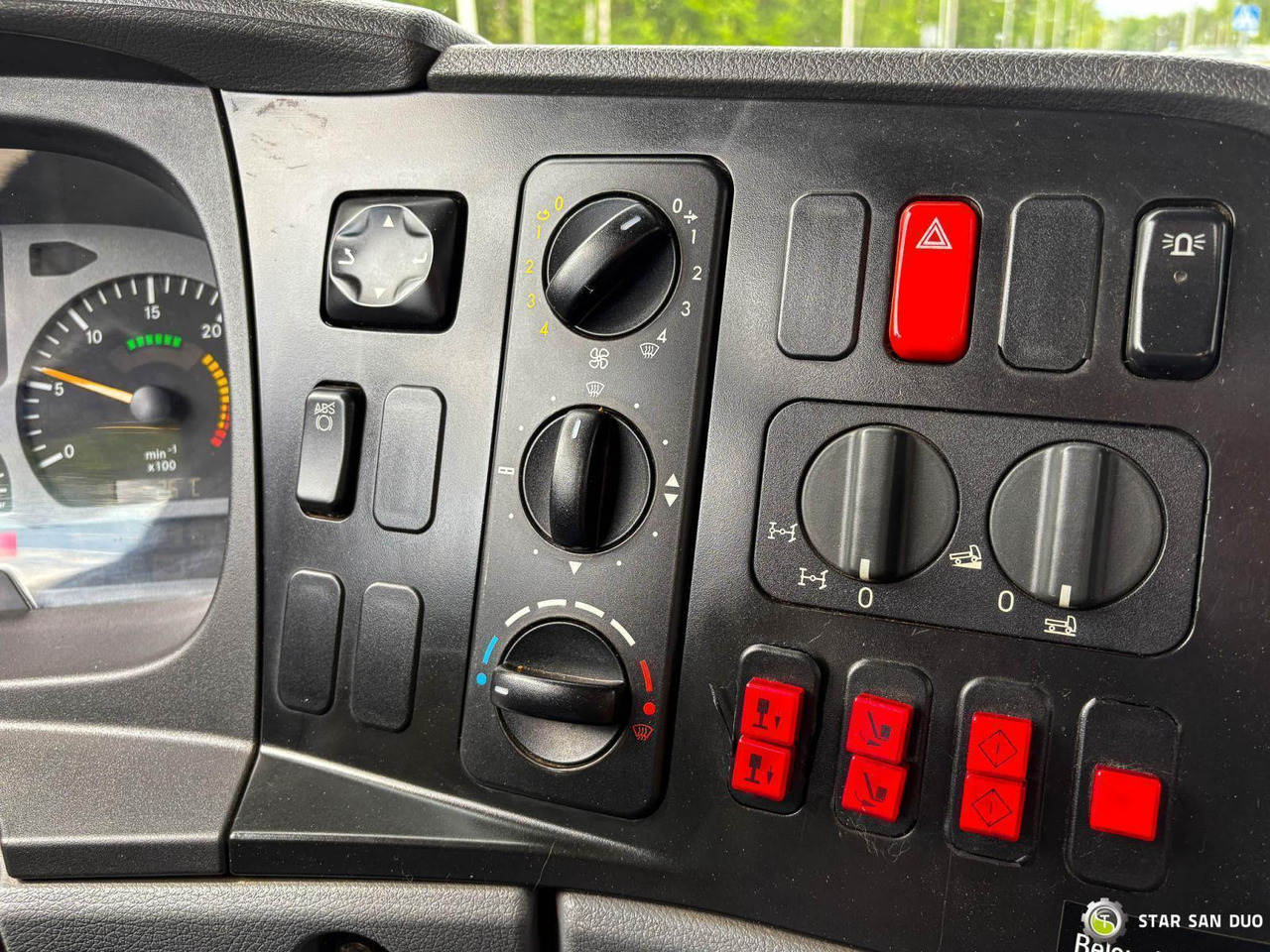 Camion avec nacelle : photos 16 Camion avec nacelle : photos 16