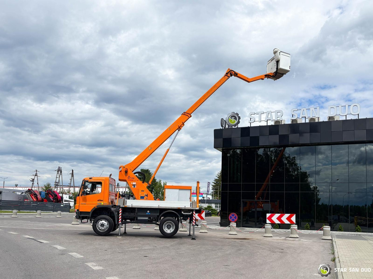 Camion avec nacelle : photos 10 Camion avec nacelle : photos 10